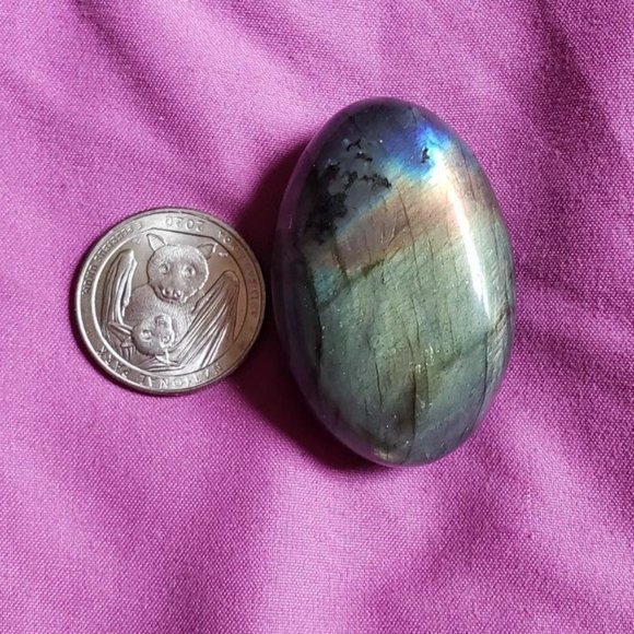 Flashy Labradorite Palm Stone - Picture 3 of 3